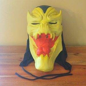 Vintage 1995 Adult Rubber Demon/Dracula/Vampire Mask by The Paper Magic Group